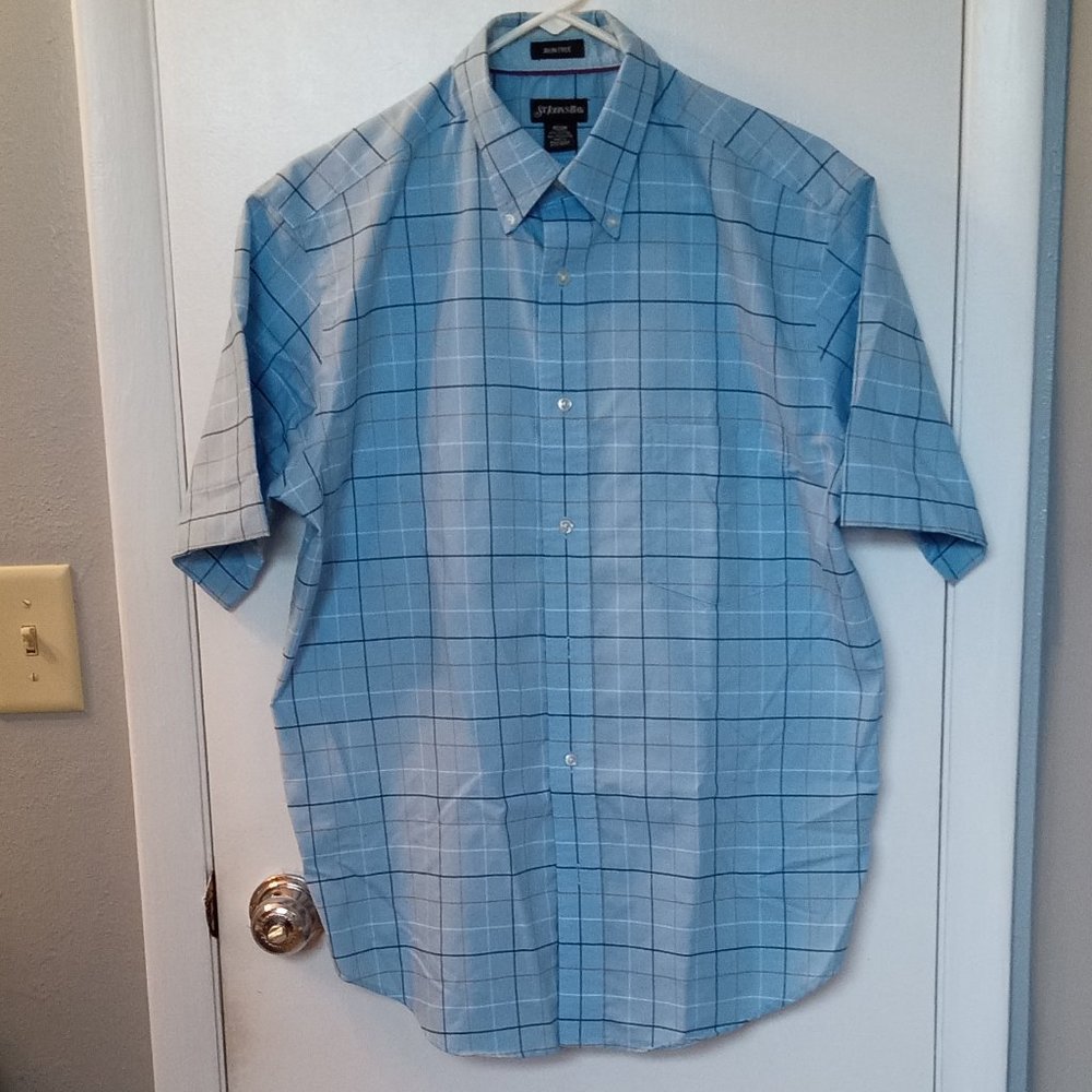 ST JOHNS BAY MENS MEDIUM SHORT SLEEVE BLUE CHECKERED SPORT SHIRT